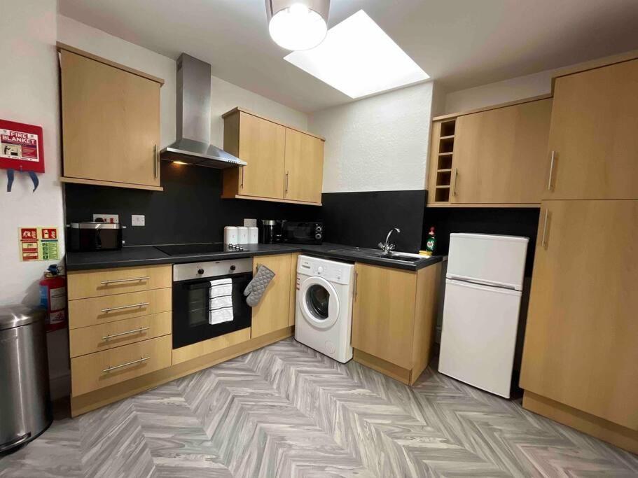 Modern 2 Bedroom Flat In Town Centre Aberystwyth Ngoại thất bức ảnh